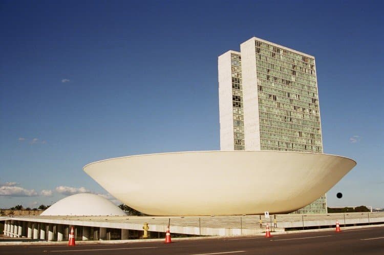 Está marcada a votação essa semana do 14º salário, será votada para finalmente ser aprovada por uma Comissão da Câmara! Confira: