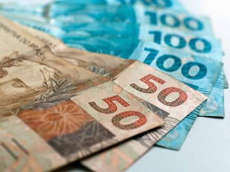 Os pagamentos do 14º salário está sendo liberado adiantado por diversos Bancos antes da aprovação, veja os motivos para não aceitar!