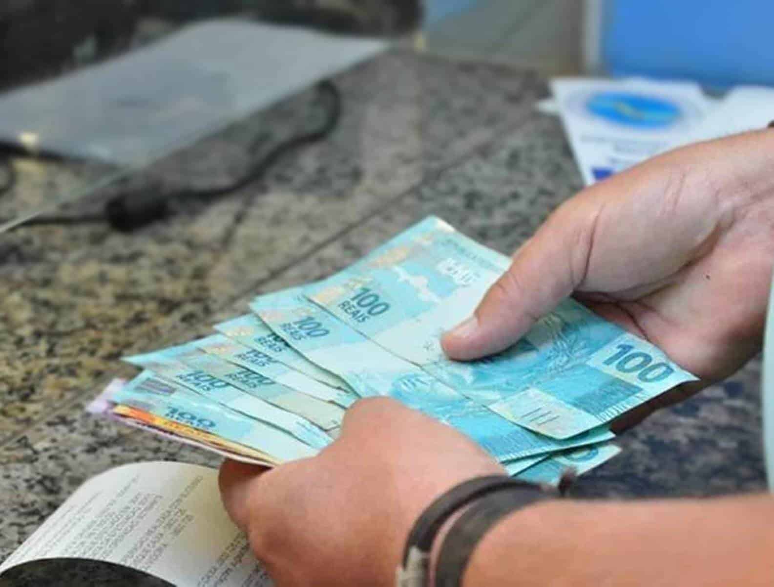 Décimo quarto salário