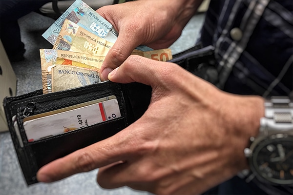 Auxílio caminhoneiro no valor de R$2000 em agosto! (Fonte: Edição/João Financeira TV).