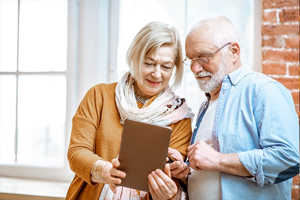 Receba agora mesmo 5 benefícios para quem tem +50 anos. (Fonte: Edição / João Financeira).