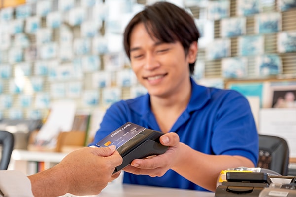 Saiba como usar o seu cartão de crédito e não pagar juros. (Fonte: Edição / João Financeira).