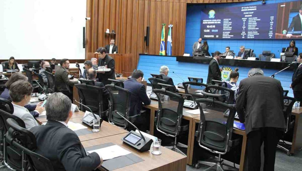 Veja do que se trata o projeto dos 300 para aposentados do INSS e se você pode receber. (Fonte: Alems)