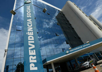 fachada do prédio da previdência