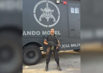policial armado