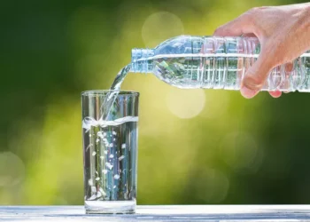 quantidade necessária de água por dia para beber e manter o corpo saudável