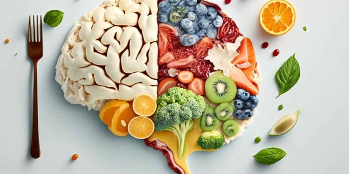 metade de um cérebro composto por alimentos saudáveis