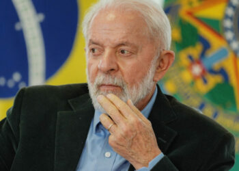imagem do presidente Lula que fez o aumento salarial dos servidores públicos