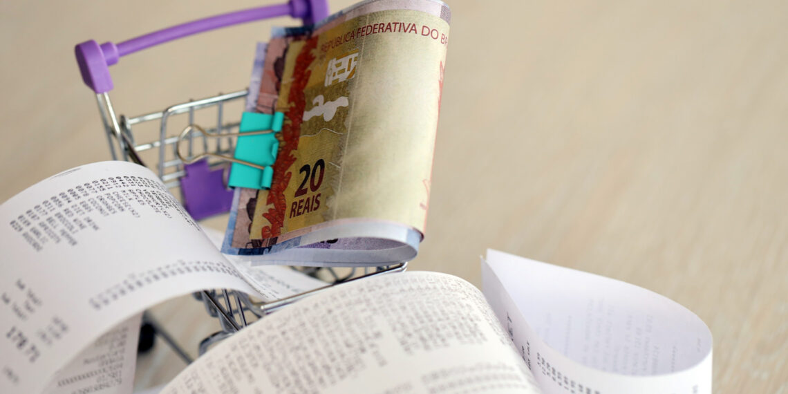 Prêmio em dinheiro da inclusão do CPF na nota fiscal. (Fonte: shutterstock).